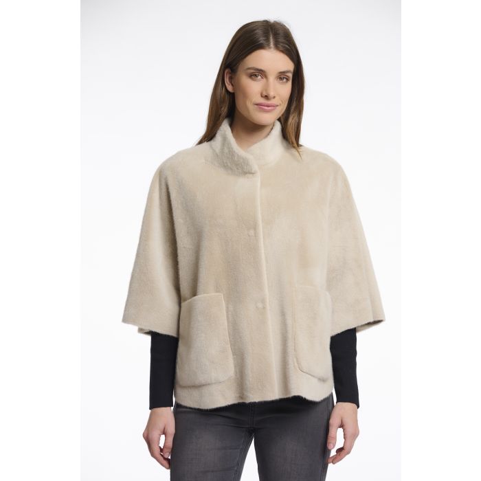 Luxe Beige Faux Fur Cape - Stijlvolle Warmte voor Elke Gelegenheid